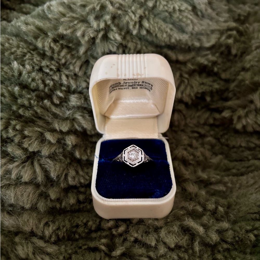 Elegant Early 1900s Vintage 18k White Gold Natural Old European Diamond Ring 6
